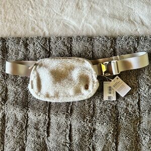Lululemon Everywhere Fleece Belt Bag